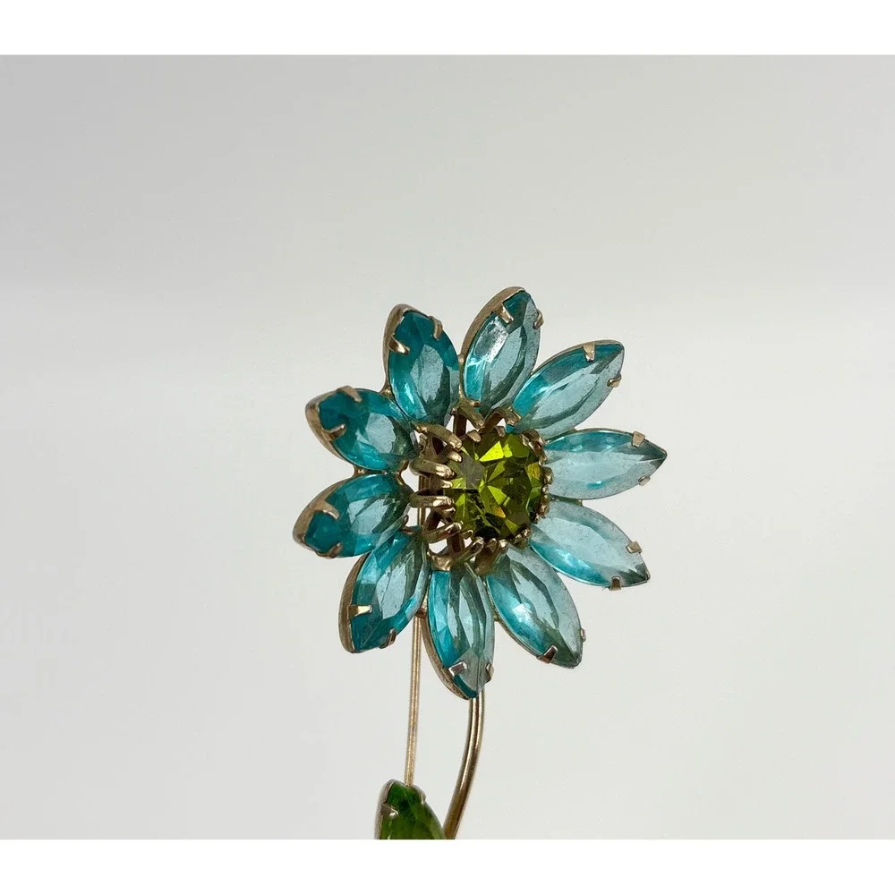 B22 Weiss Vintage‎ Flower Brooch Blue Green Rhinestone Gold Tone Floral Pin
